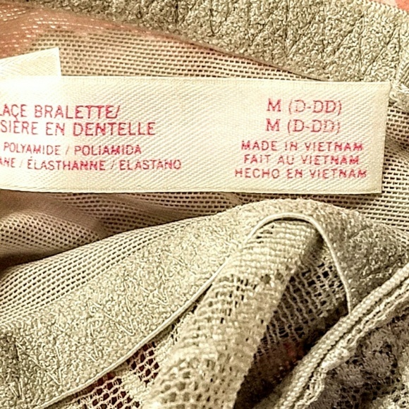 VICTORIA'S SECRET PINK LACE BRALETTE, M/DD - Picture 7 of 7